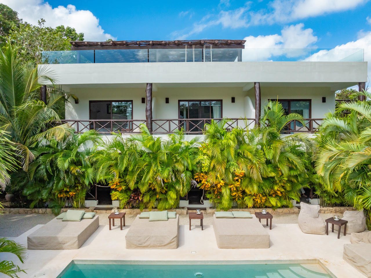 Bassé treatment center lounge and grounds in the Riviera Maya jungle