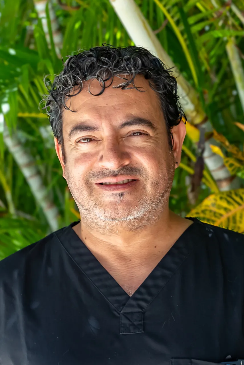 Dr. Damian Cano